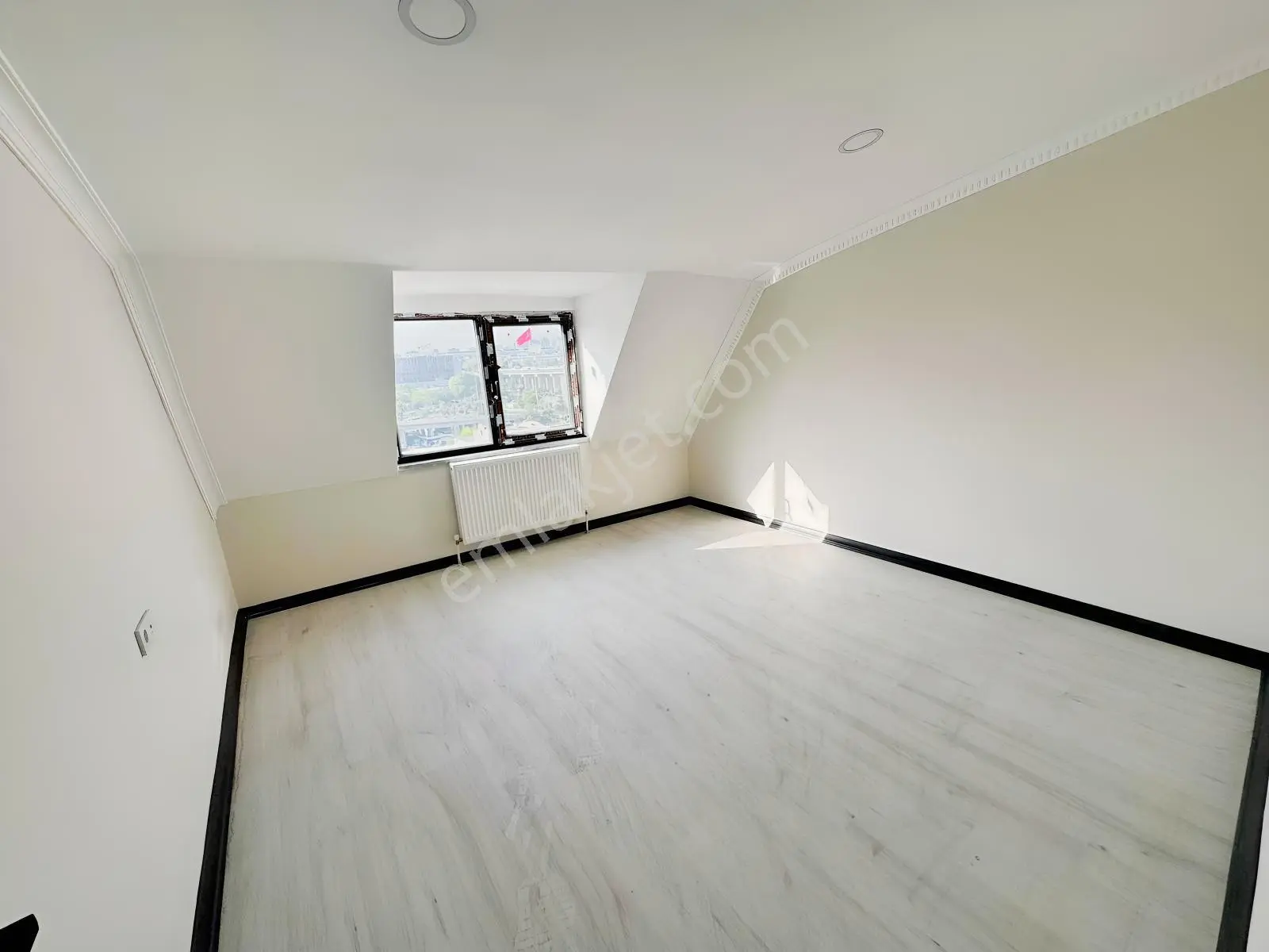 Bayrampaşa'Da Teraslı Satılık 3+1 Sıfır Daire
