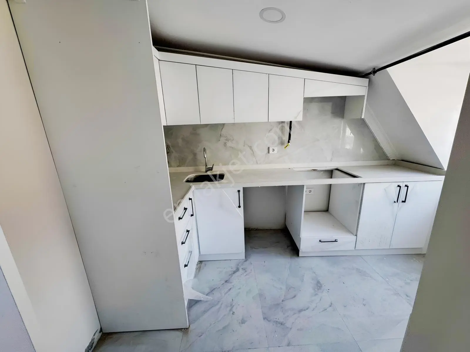 Bayrampaşa'da Teraslı Satılık 3+1 Sıfır Daire — fotoğraf 20