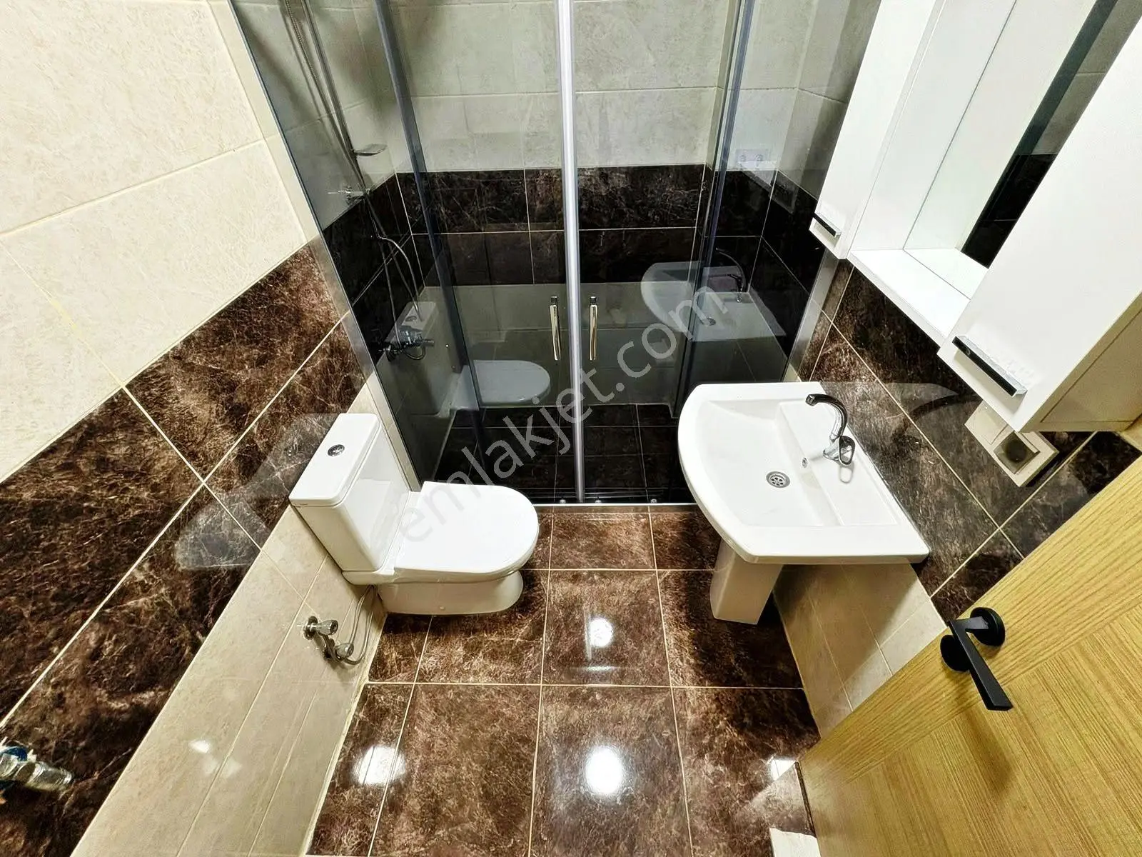 Aktiften Akçay'da Satılık Çift Balkonlu Doğalgazlı Asansörlü Lüx 2+1 Daire — fotoğraf 24