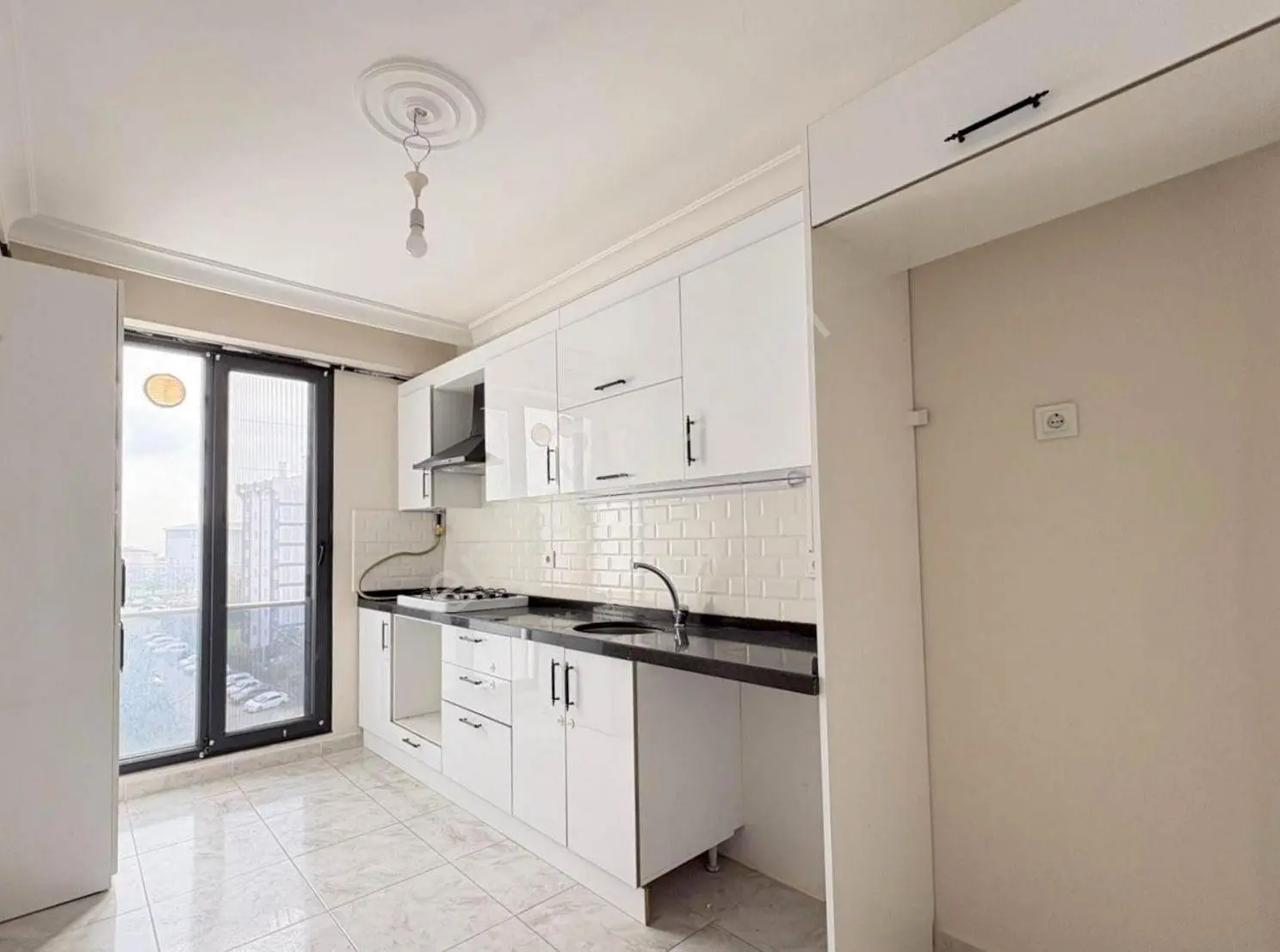 Mertcan'dan Havuzlu Güvenlikli Lüks Sitede Ara Kat 2+1 Daire — fotoğraf 4