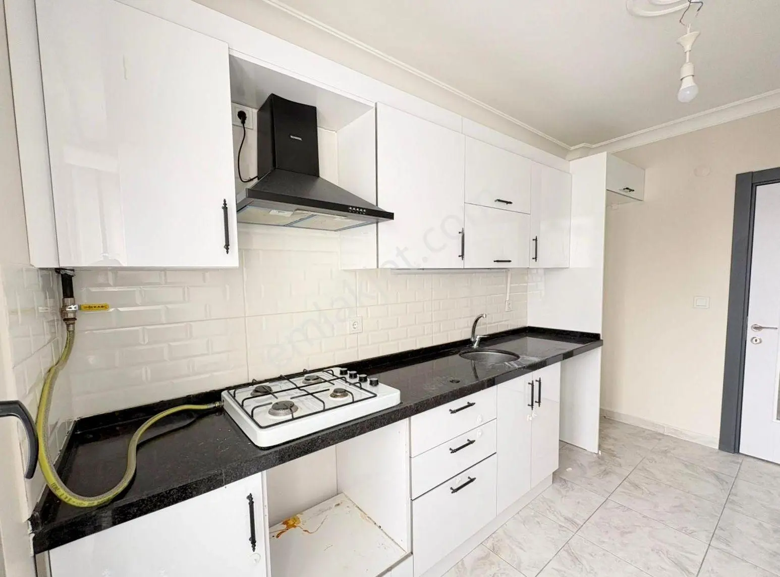 Mertcan'dan Havuzlu Güvenlikli Lüks Sitede Ara Kat 2+1 Daire — fotoğraf 5