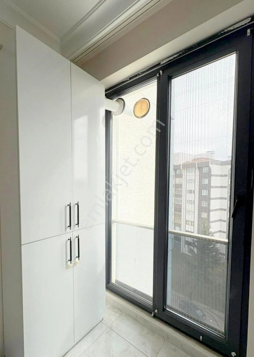 Mertcan'dan Havuzlu Güvenlikli Lüks Sitede Ara Kat 2+1 Daire — fotoğraf 6