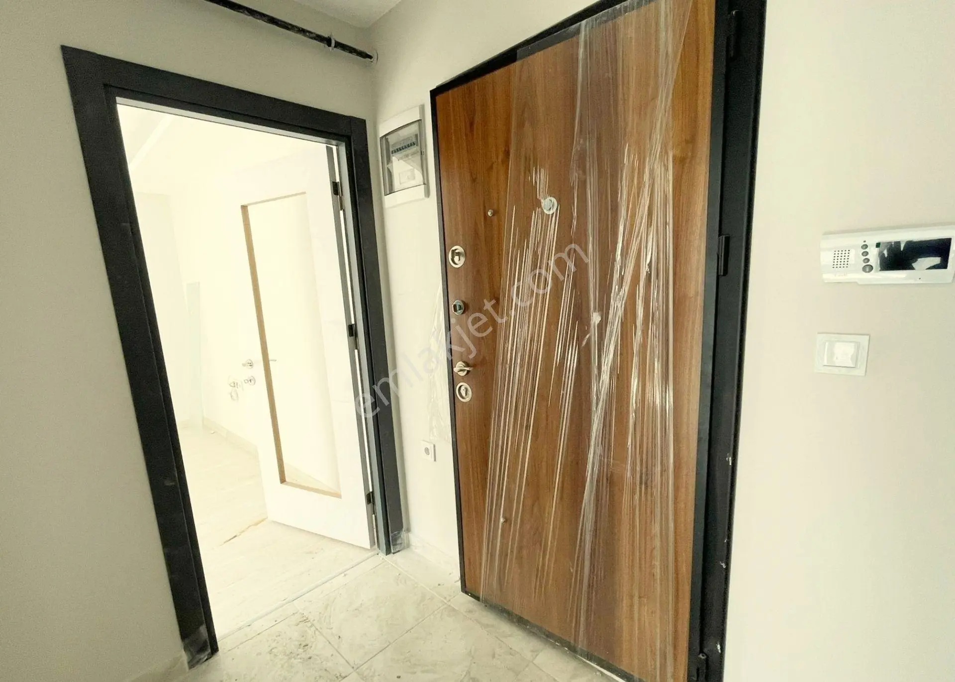 Mertcan'dan Havuzlu Güvenlikli Lüks Sitede Ara Kat 2+1 Daire — fotoğraf 13