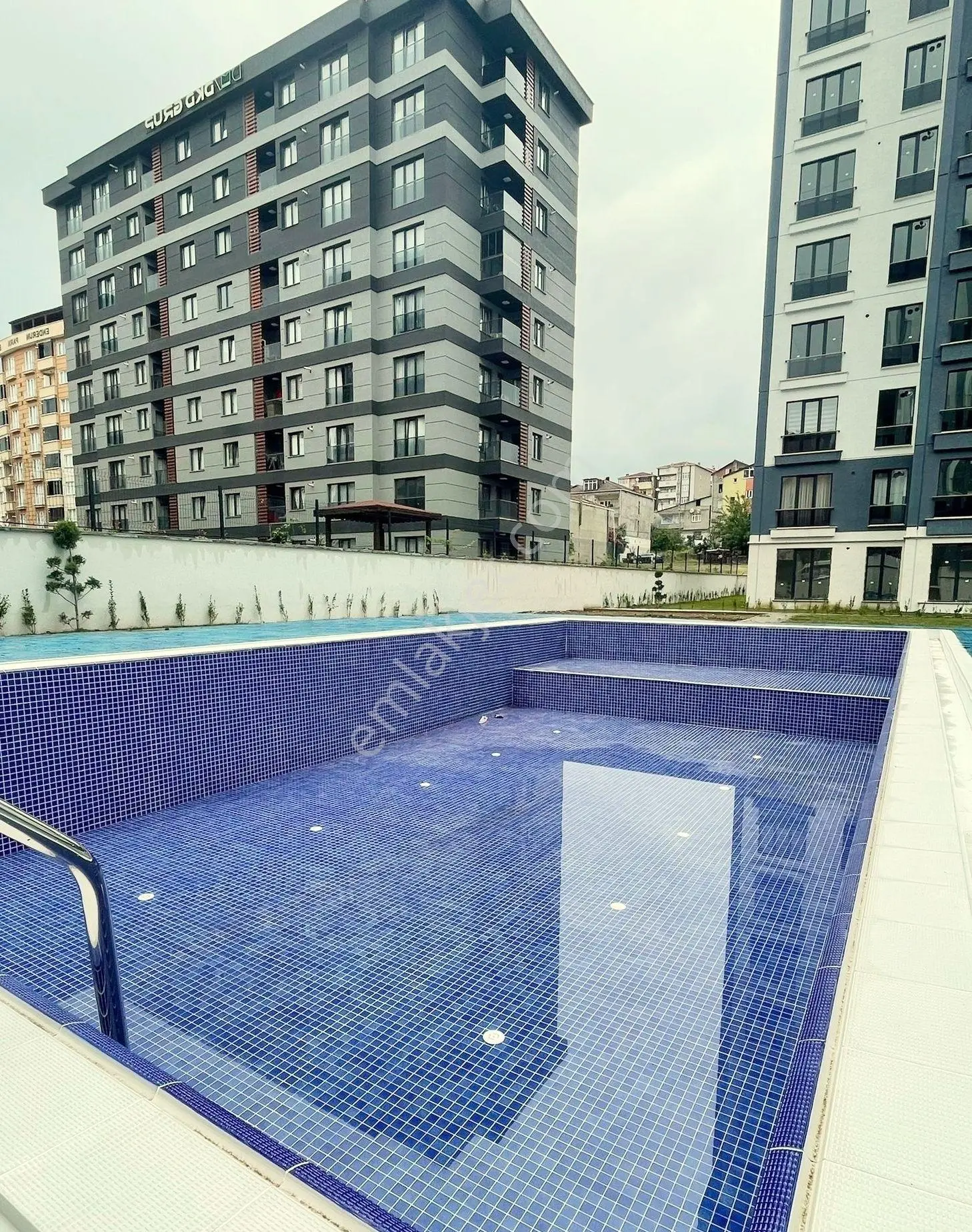 Mertcan'dan Havuzlu Güvenlikli Lüks Sitede Ara Kat 2+1 Daire — fotoğraf 14