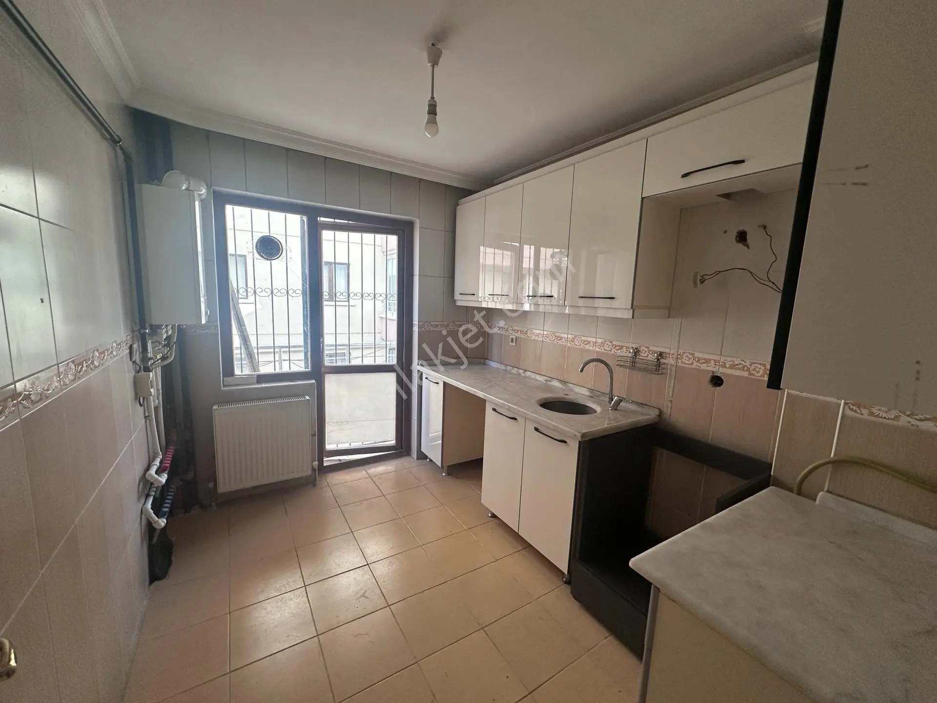 Güneşevler'De Cadde Üstü Yüksek Giriş 3+1 Satılık Daire