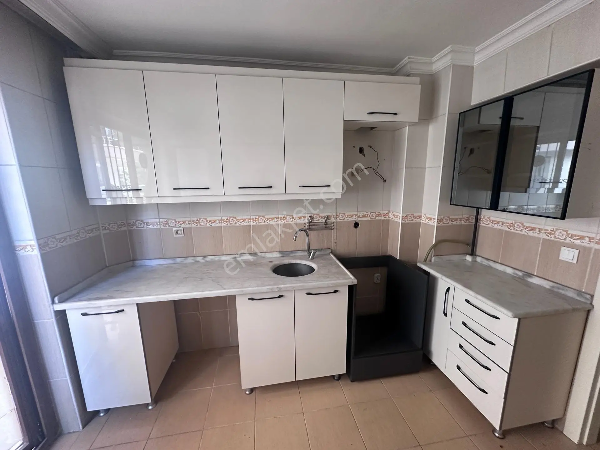 Güneşevler'de Cadde Üstü Yüksek Giriş 3+1 Satılık Daire — fotoğraf 3