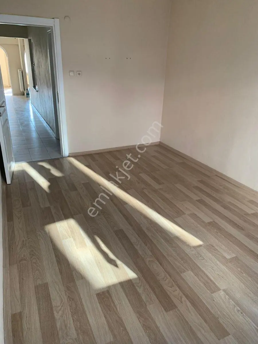 Altınova Mah.3+1 Konumu İşlek Olan Yerde Daire Satılık
