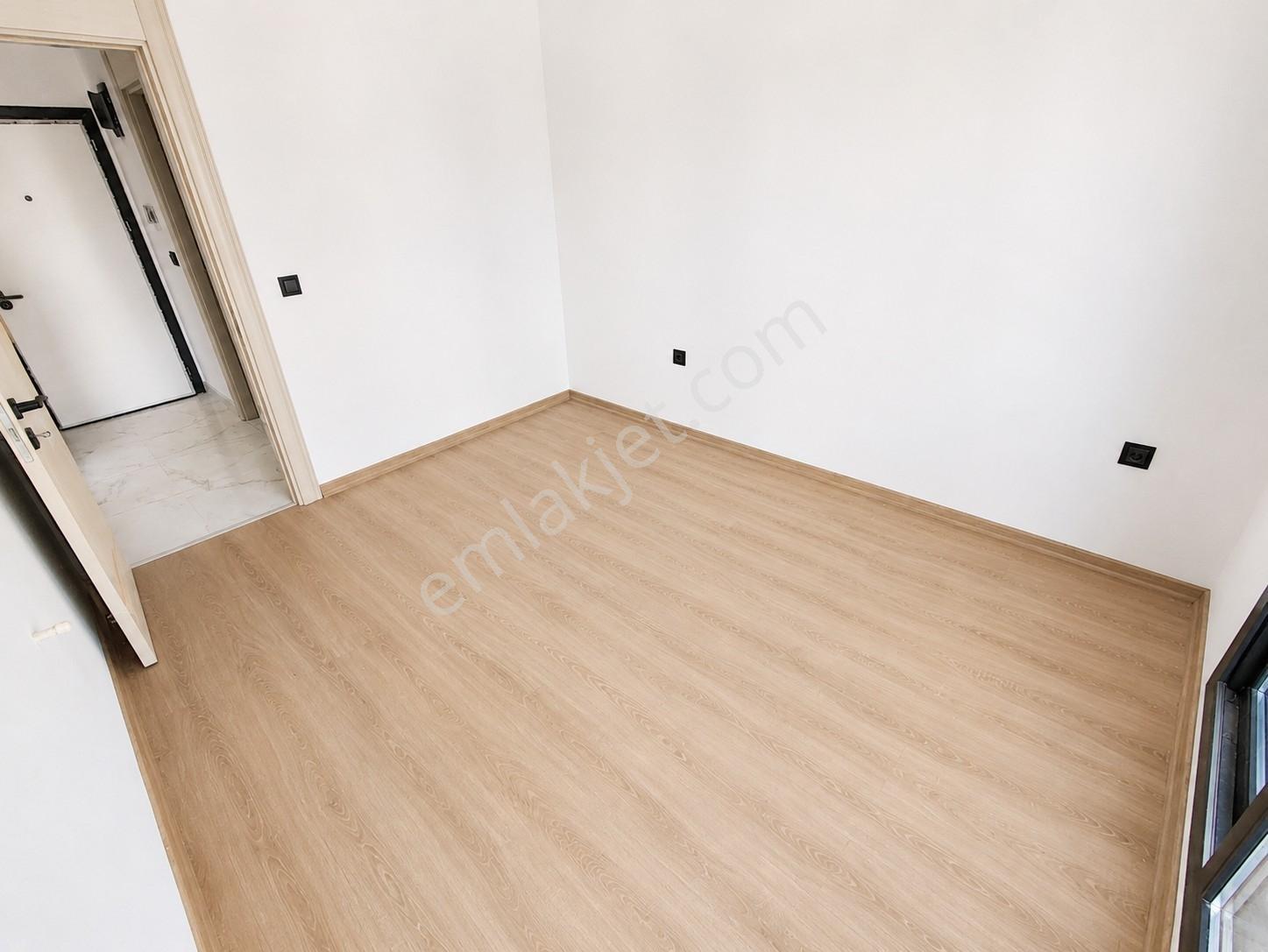 Altıntaş'ta Geniş 1+1 Balkonlu Havuzlu Taşınmaya Hazır Satılık — fotoğraf 14