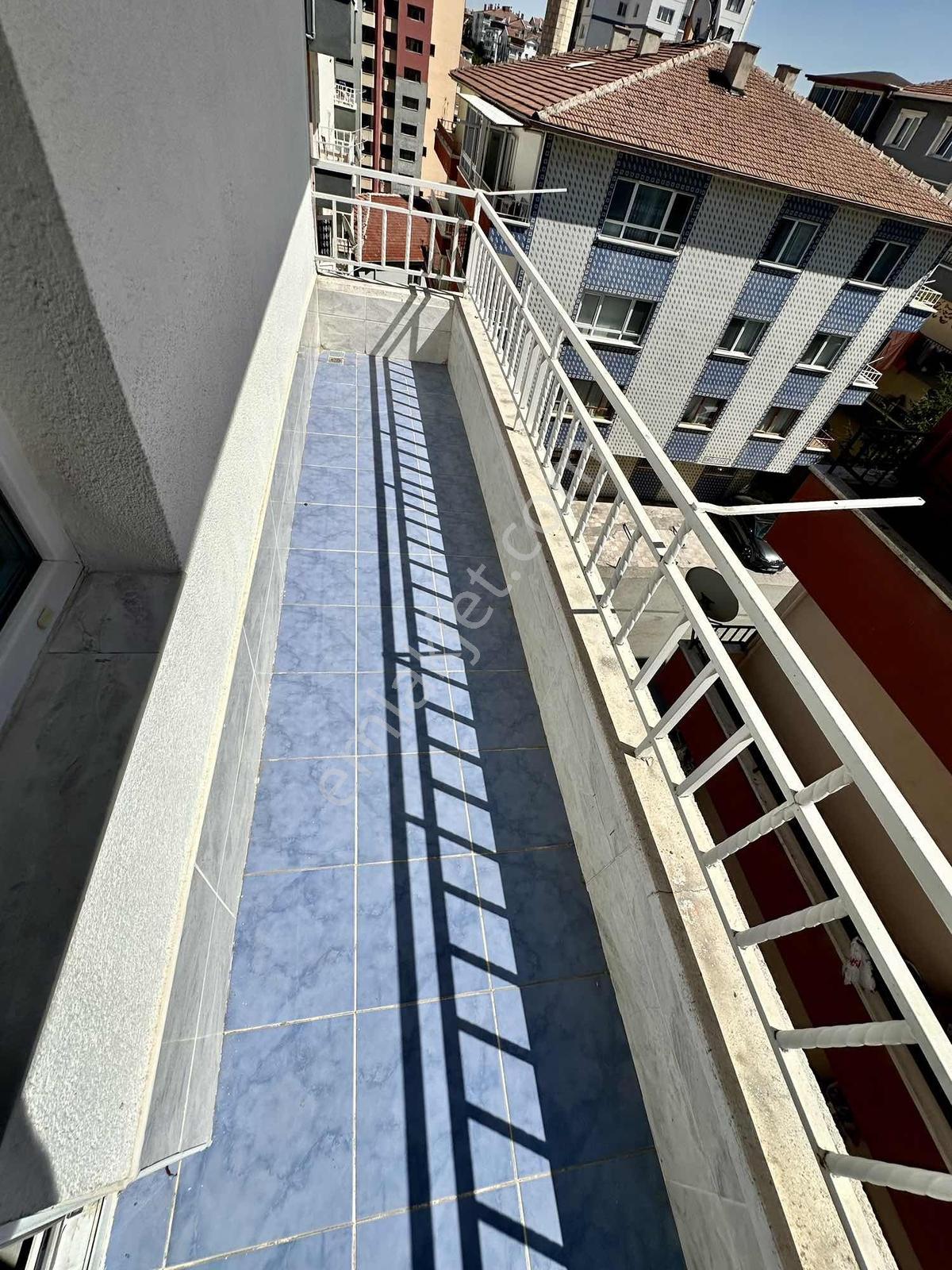 Ulukan'dn Elvanket'te Şehir Manzaralı !! Kış Bahçeli 4+1 Teras ! — fotoğraf 16