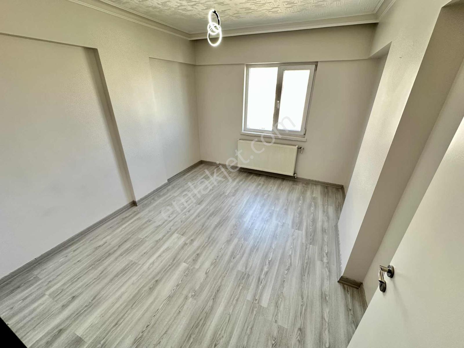 Ulukan'dn Elvanket'te Şehir Manzaralı !! Kış Bahçeli 4+1 Teras ! — fotoğraf 17
