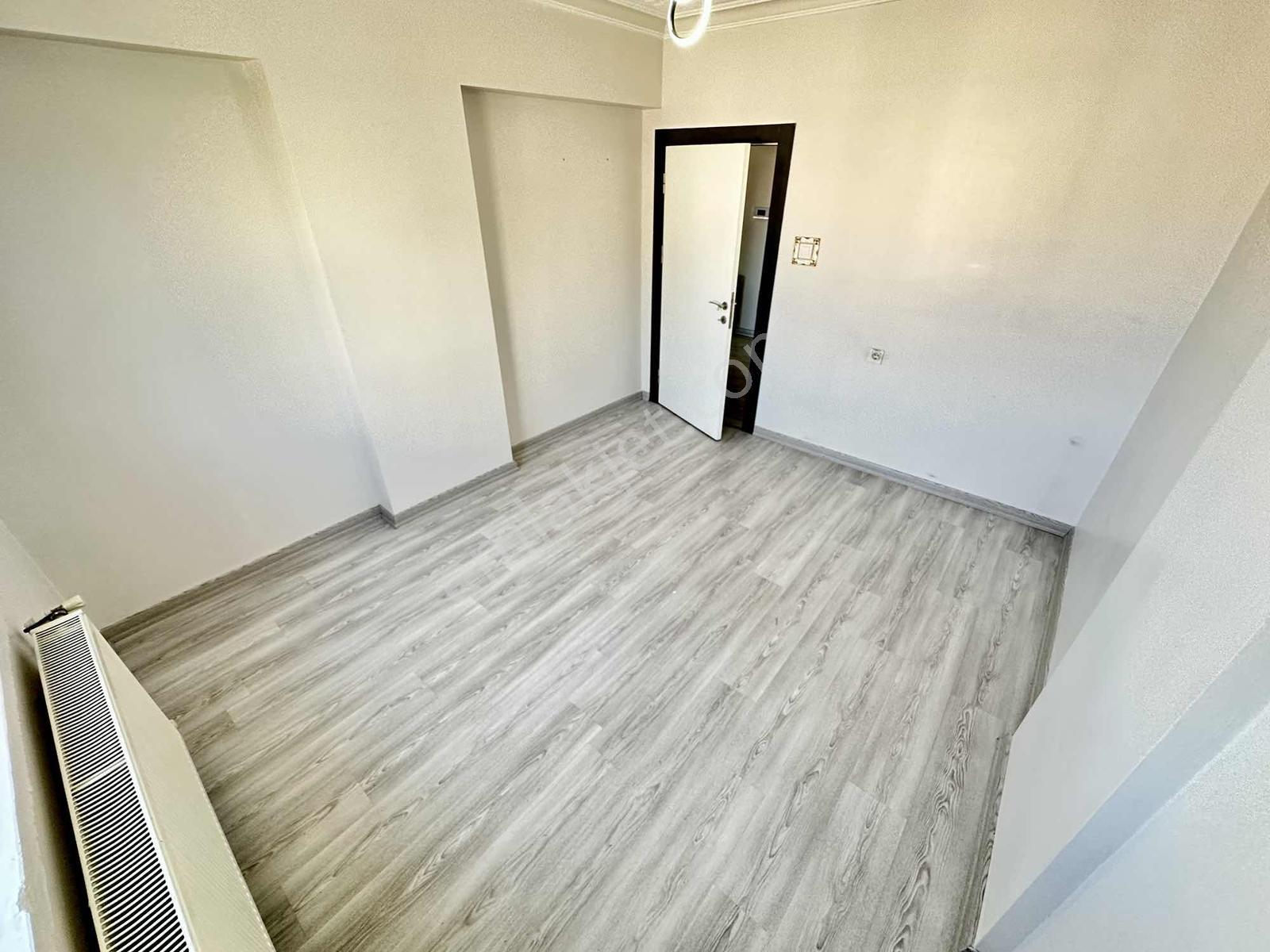 Ulukan'dn Elvanket'te Şehir Manzaralı !! Kış Bahçeli 4+1 Teras ! — fotoğraf 18