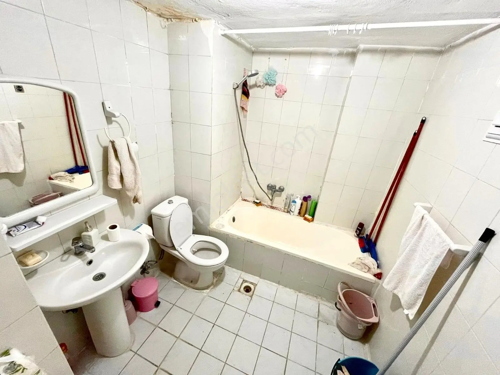 ▀güç'ten Akçay'da Ayrı Mutfaklı Havuzlu Kelepir Fırsat 3+1 Daire — fotoğraf 22
