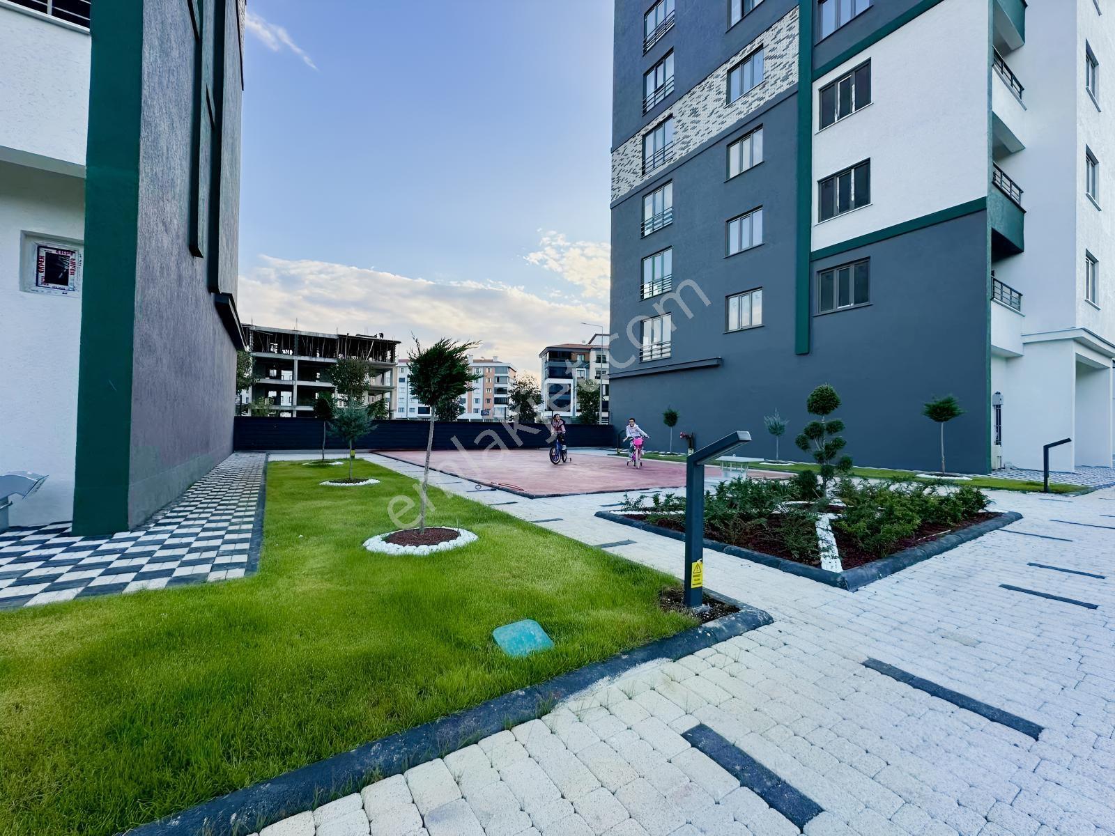 ''uluırmak Mahallesi 2+1 Site İçi Sıfır Arakat Daire'' — fotoğraf 2