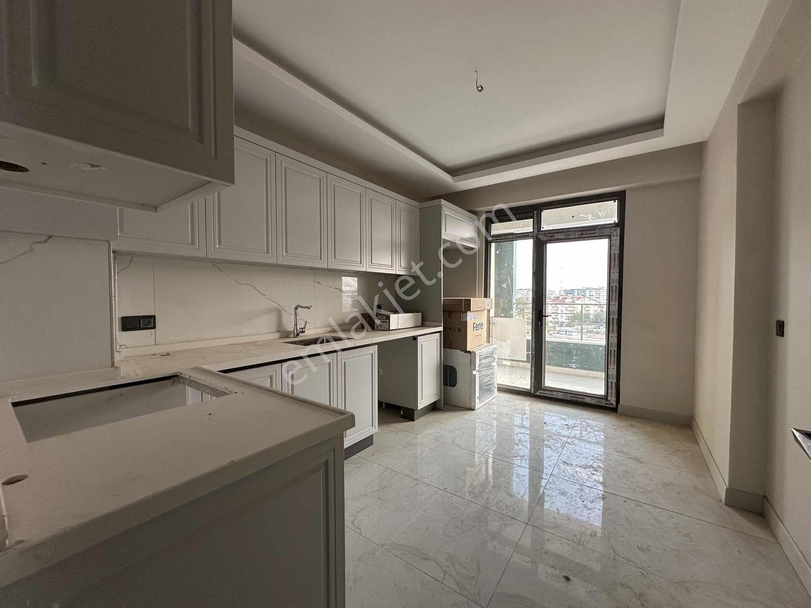 ''uluırmak Mahallesi 2+1 Site İçi Sıfır Arakat Daire'' — fotoğraf 3
