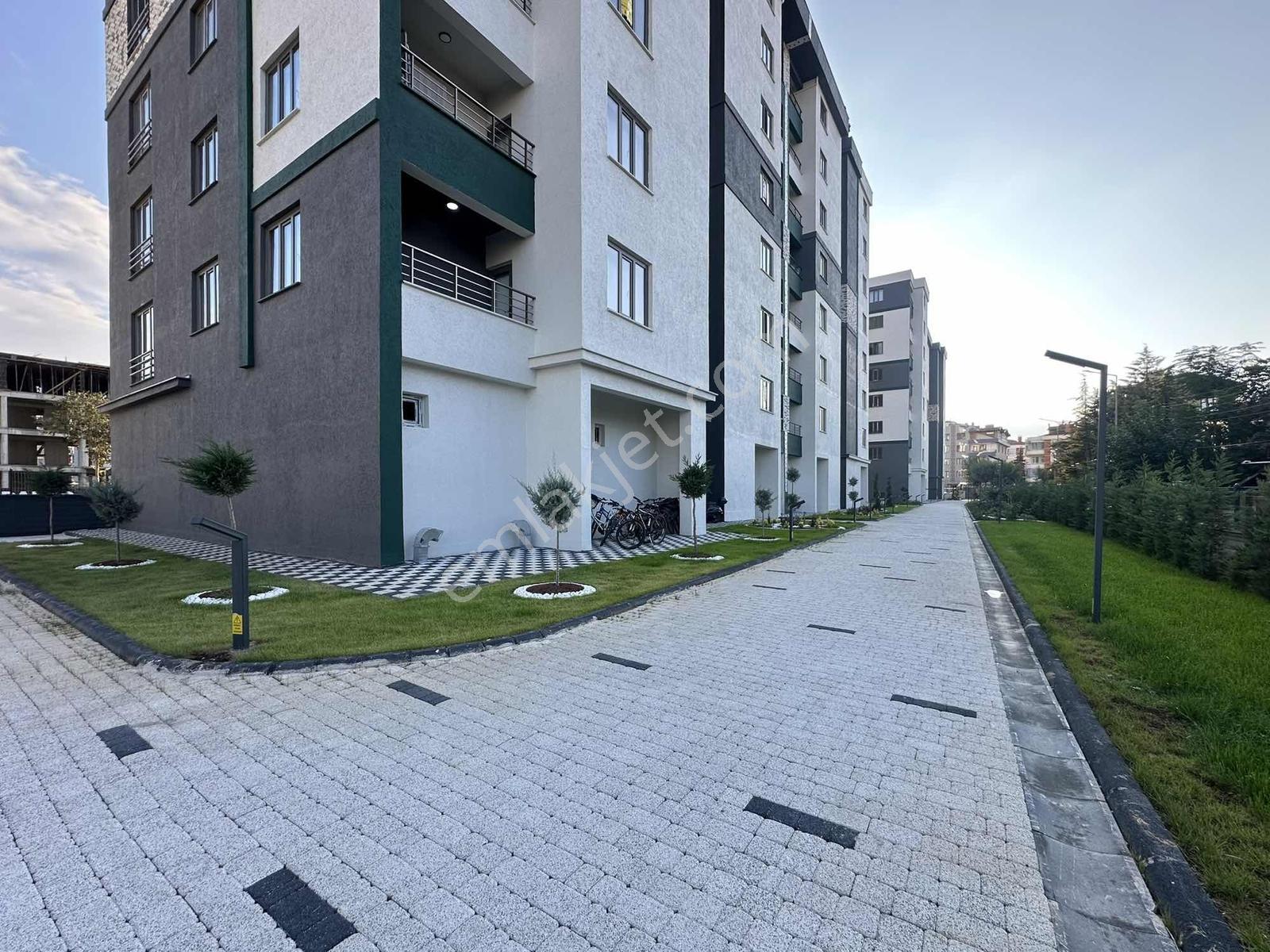 ''uluırmak Mahallesi 2+1 Site İçi Sıfır Arakat Daire'' — fotoğraf 15