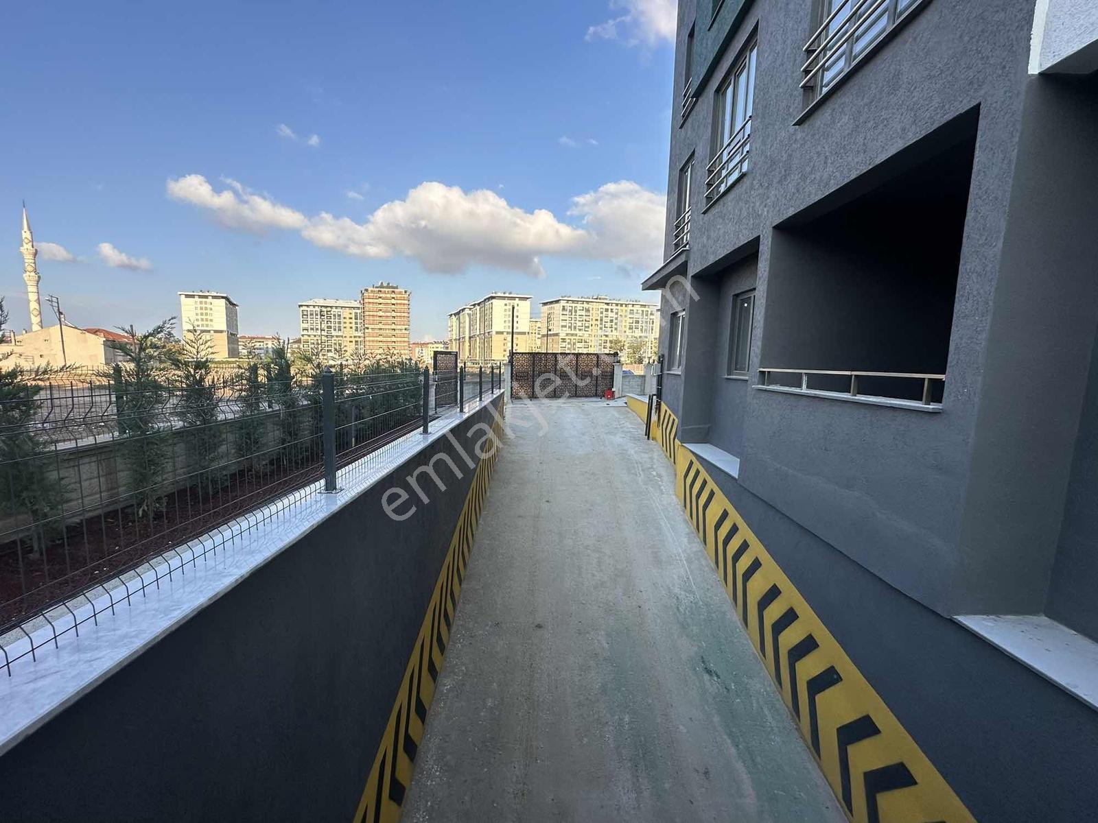 ''uluırmak Mahallesi 2+1 Site İçi Sıfır Arakat Daire'' — fotoğraf 17