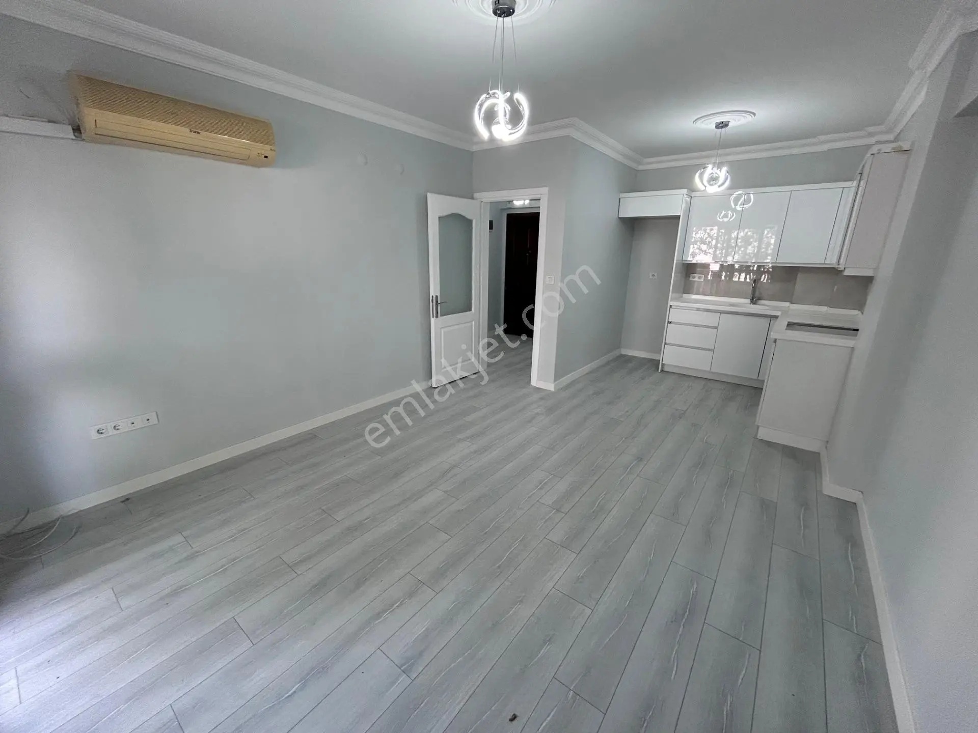Havuzlu Sitede Geniş 1+1 — fotoğraf 8