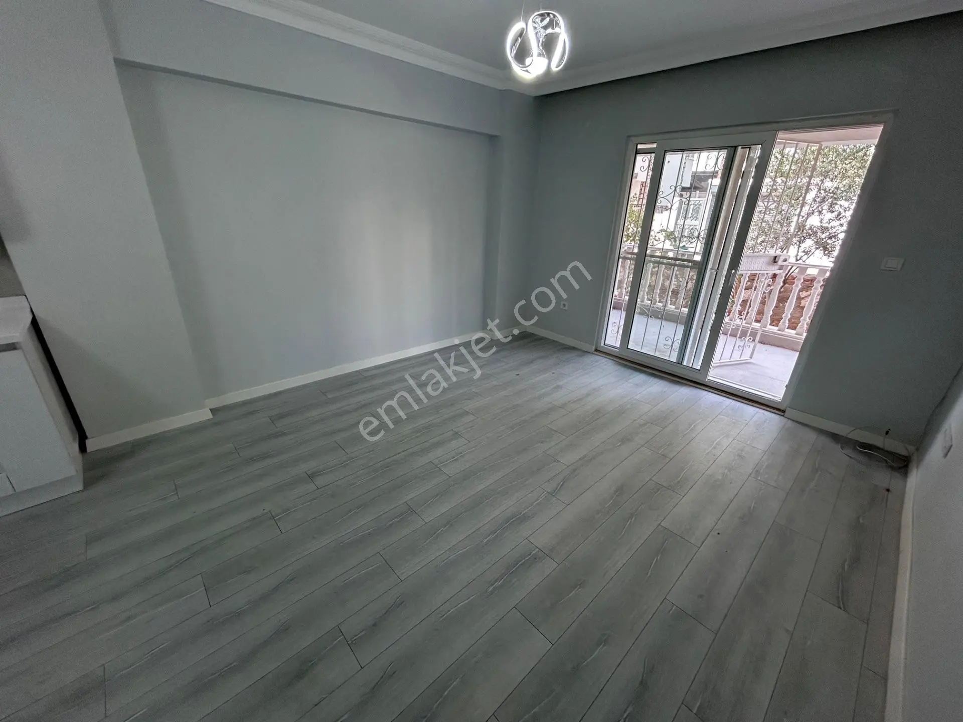 Havuzlu Sitede Geniş 1+1 — fotoğraf 9