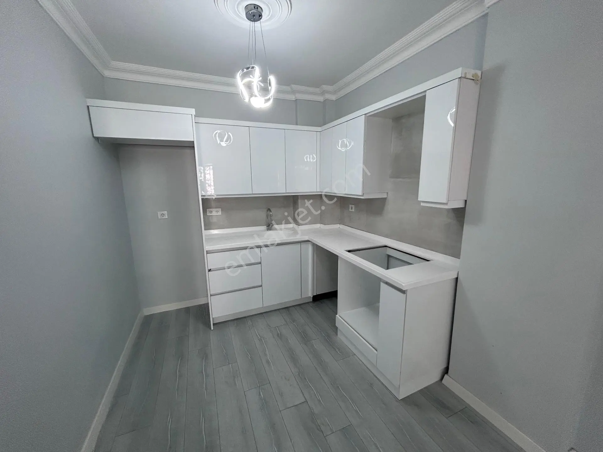 Havuzlu Sitede Geniş 1+1 — fotoğraf 10