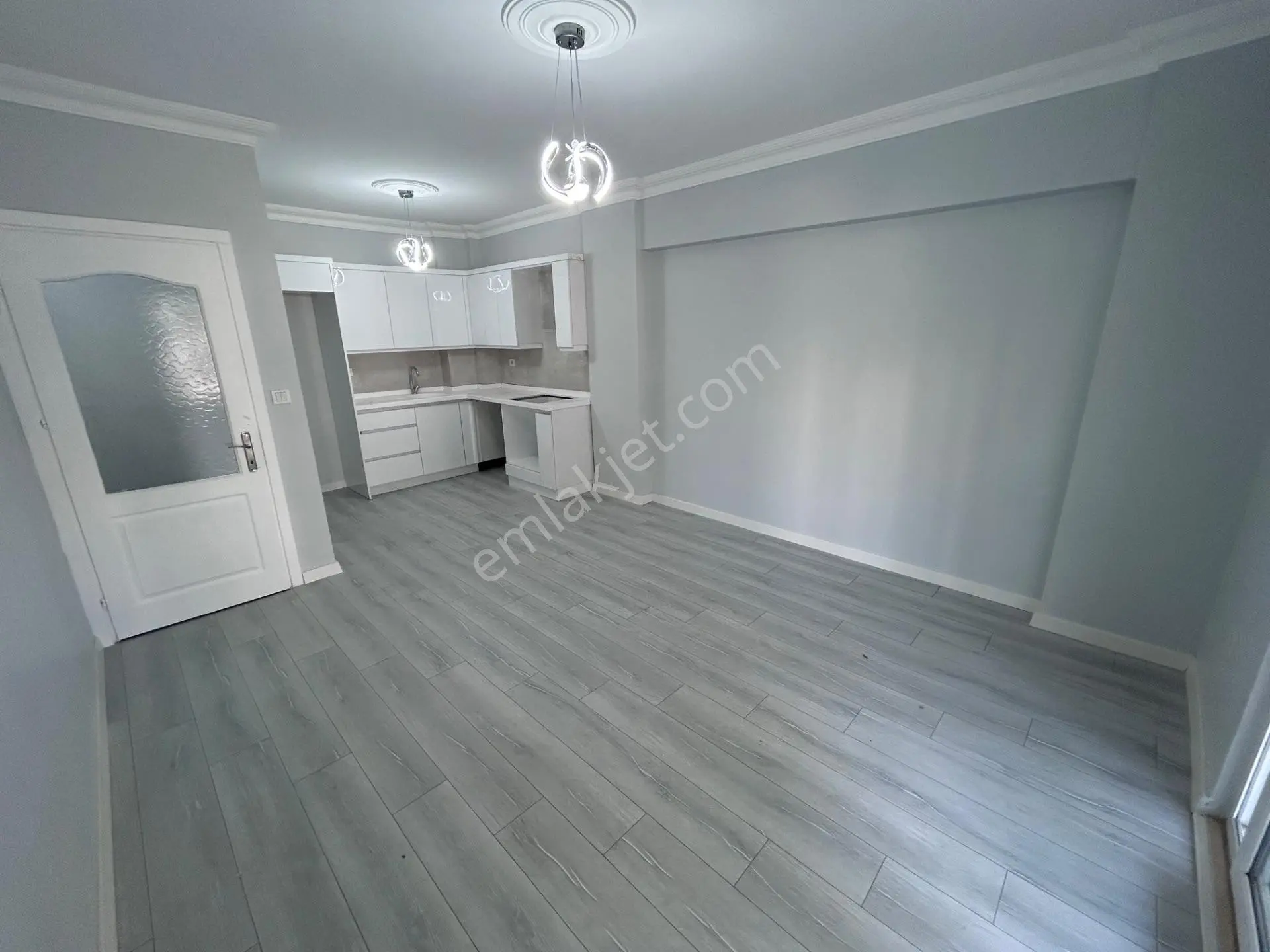 Havuzlu Sitede Geniş 1+1 — fotoğraf 13
