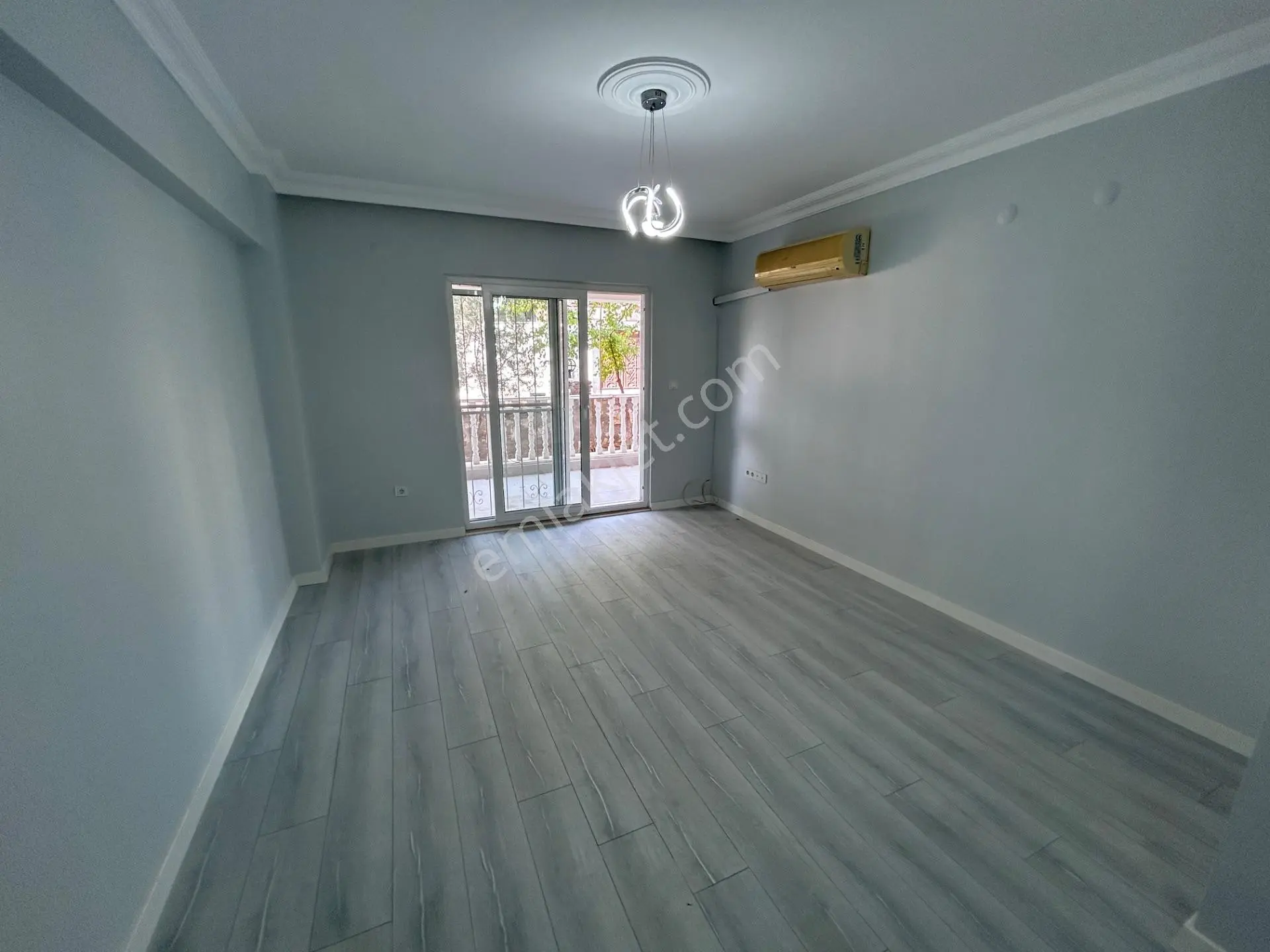 Havuzlu Sitede Geniş 1+1 — fotoğraf 14