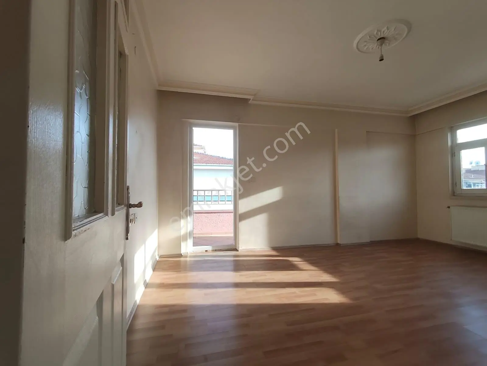 Yılmaz Gayrimenkulden Asansörlü Cadde Üzeri Masrafsız 3+1 Öncephe 3 Kat Satılık...