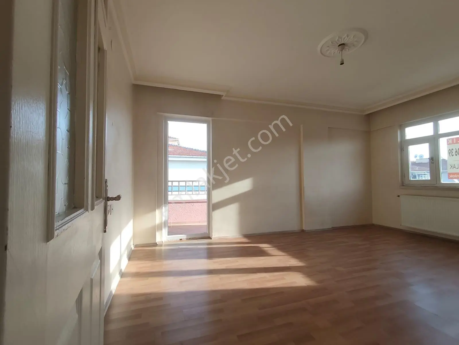 Yılmaz Gayrimenkulden Asansörlü Cadde Üzeri Masrafsız 3+1 Öncephe 3 Kat Satılık Daire Pazarlık Var — fotoğraf 2