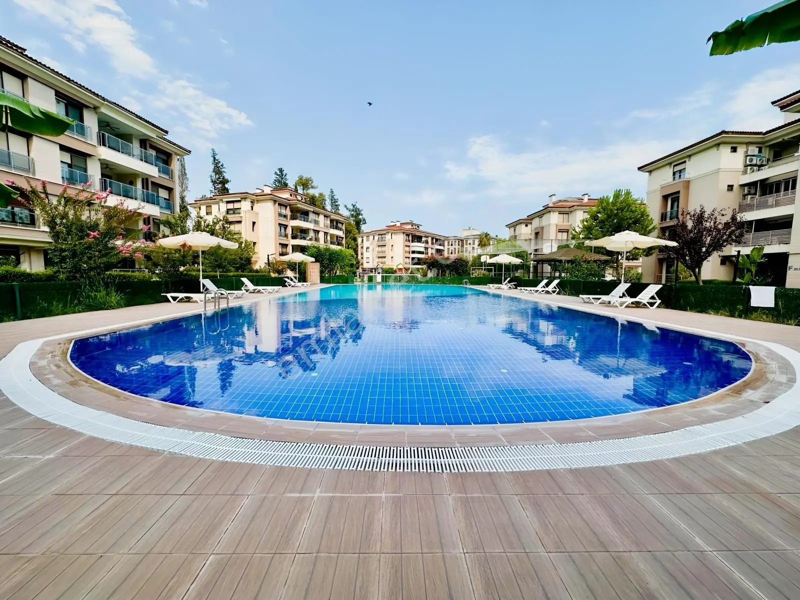Köroğlu Konaklarında 4+1 195M2 Satılık Daire
