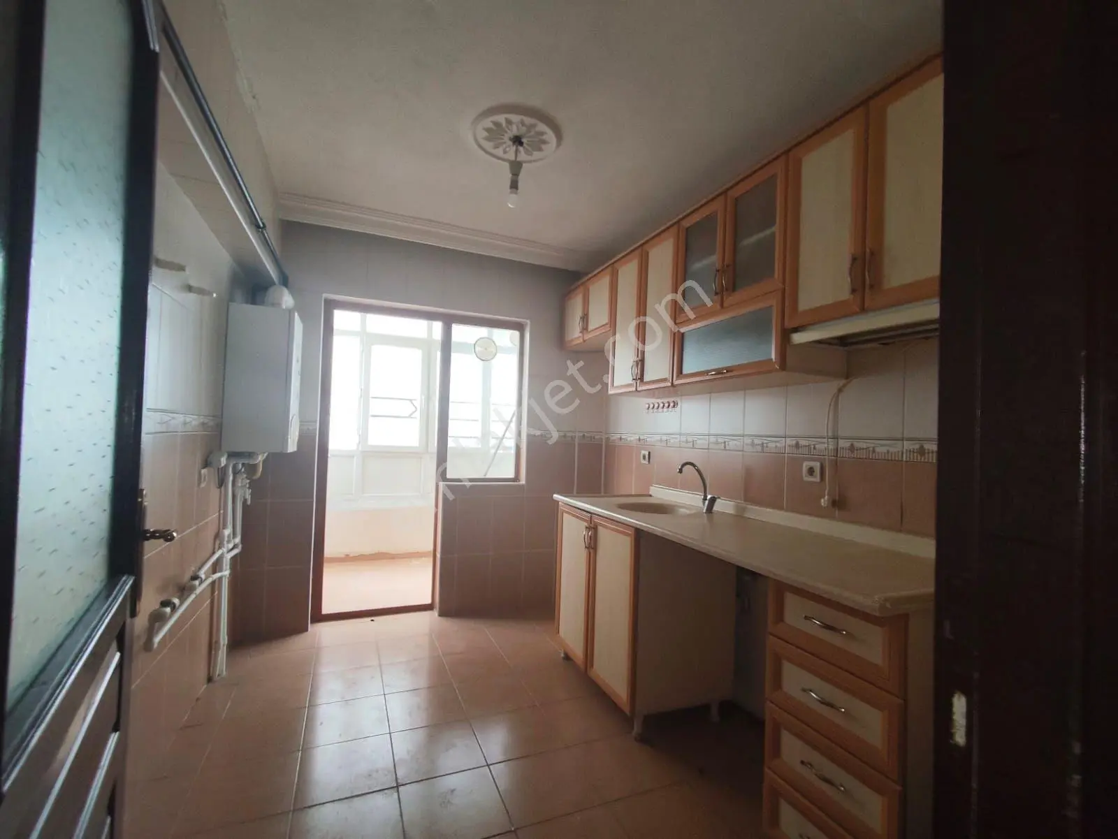 Yılmaz Gayrimenkulden Full Yapılı Masrafsız 3+1 Ara Kat Satılık Daire Pazarlık