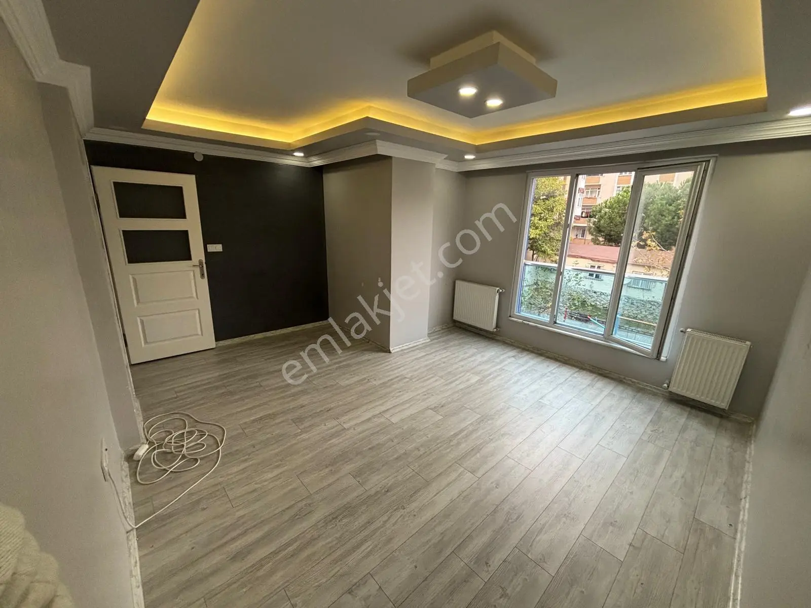 Köprü Emlak'Tan Satılık 2+1 Balkonlu Ara Kat Daire