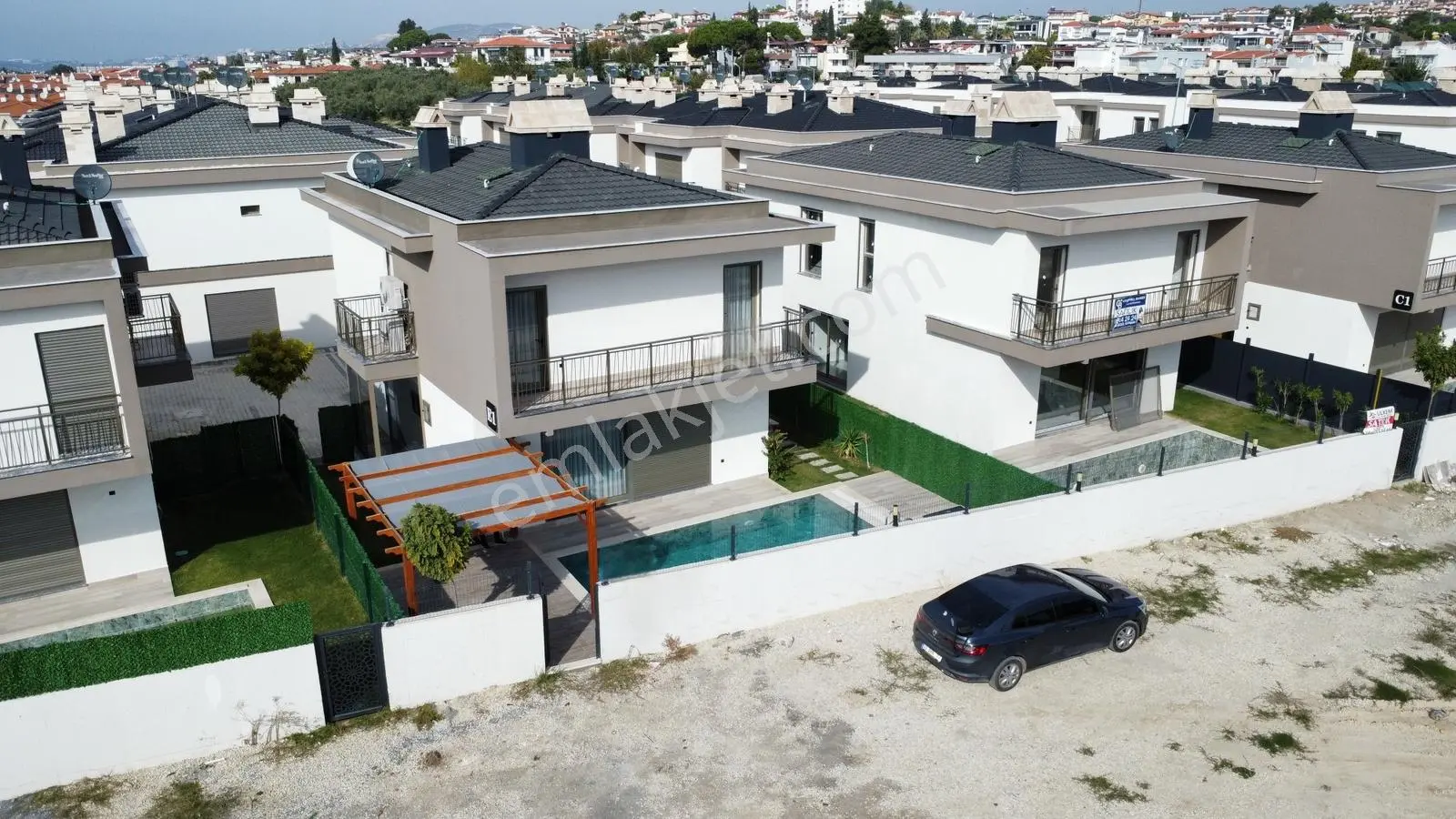 Kuşadasında Denize Yakın 4+1 Sıfır Mustakil Satılık Villa — fotoğraf 2
