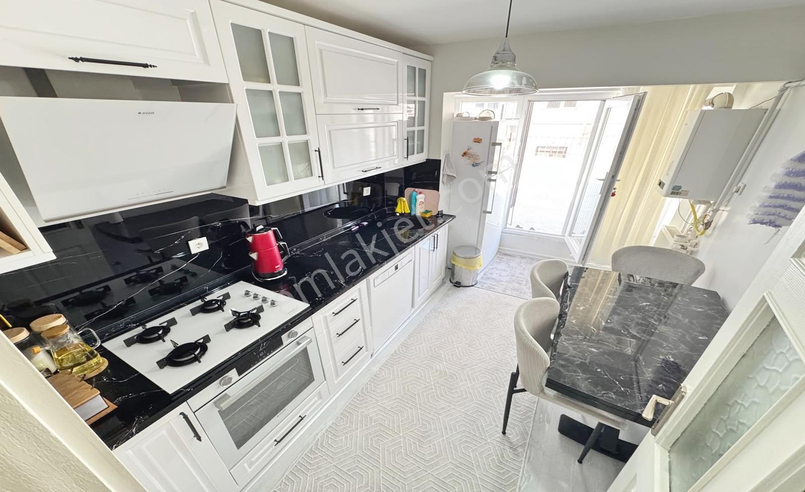Kevser Cami Yakını Giriş Konumunda Cadde Yakını Full Yapılı 3+1 — fotoğraf 32