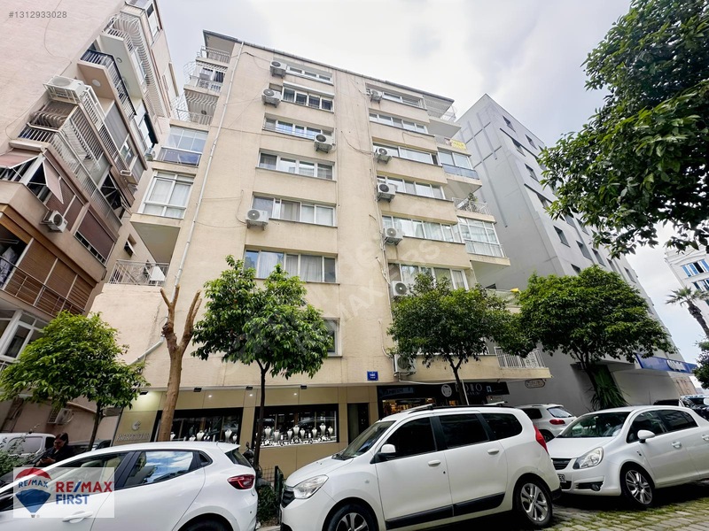 Alsancak'Da Otoparklı Satılık 3+1 Daire