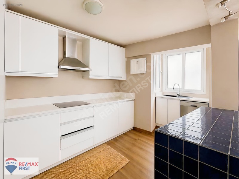 Alsancak'da Otoparklı Satılık 3+1 Daire — fotoğraf 16
