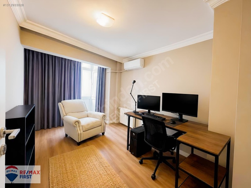 Alsancak'da Otoparklı Satılık 3+1 Daire — fotoğraf 21