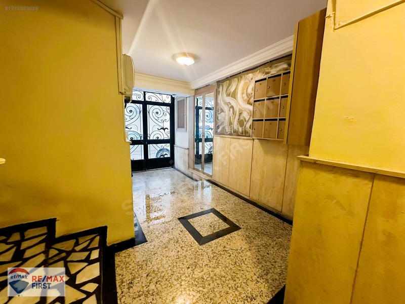 Alsancak'da Otoparklı Satılık 3+1 Daire — fotoğraf 33