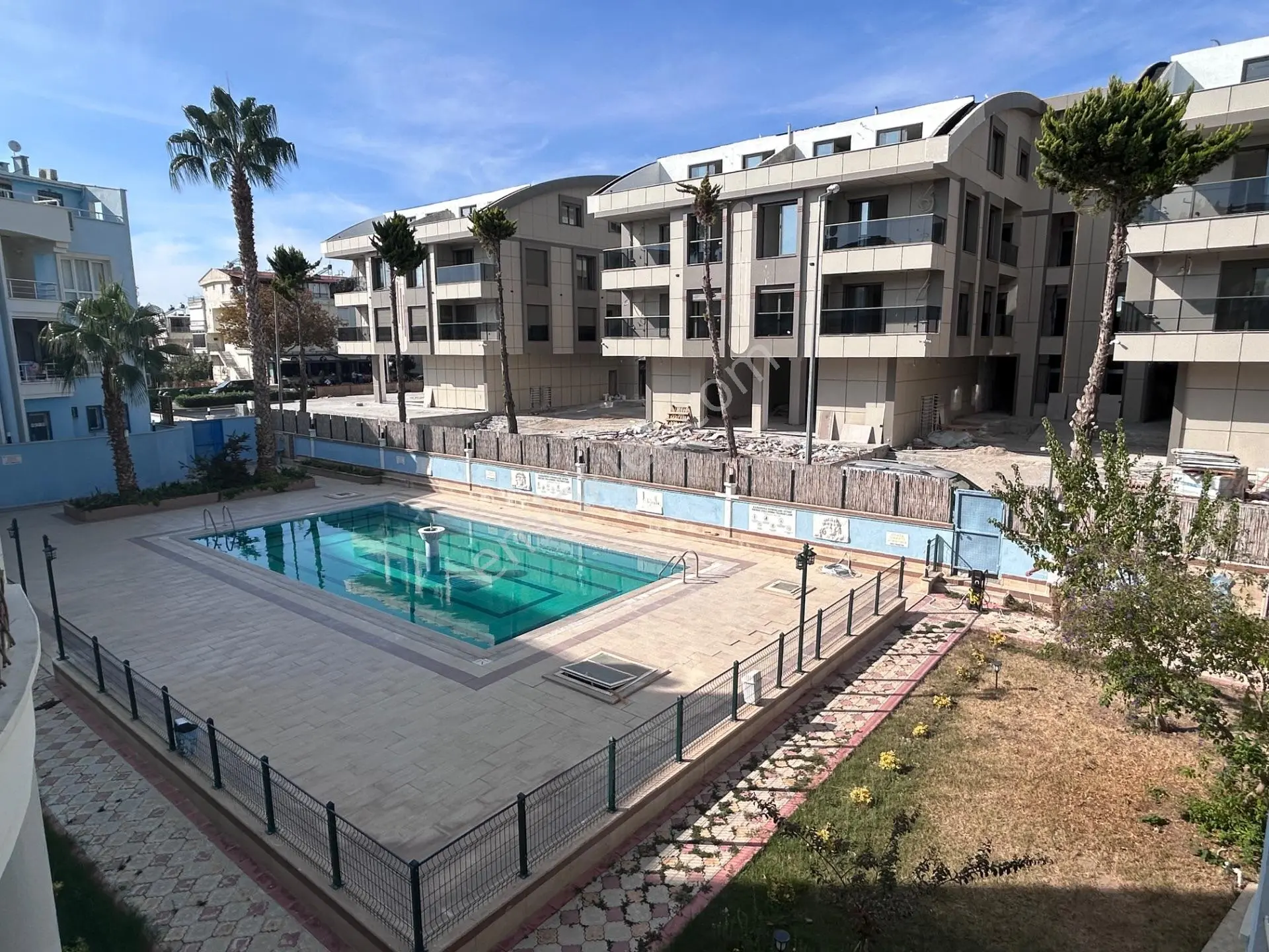 Didimde Havuzlu Sitede Geniş 2+1 — fotoğraf 4