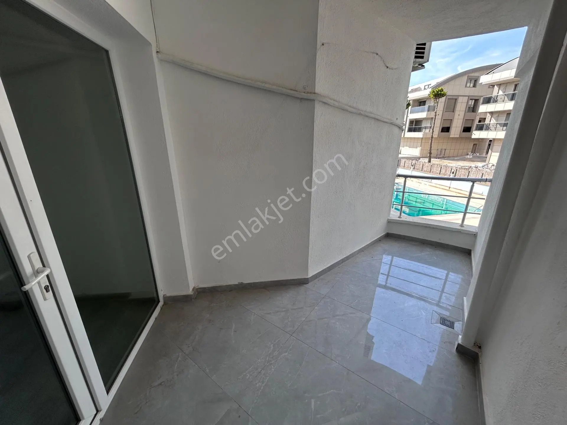 Didimde Havuzlu Sitede Geniş 2+1 — fotoğraf 8
