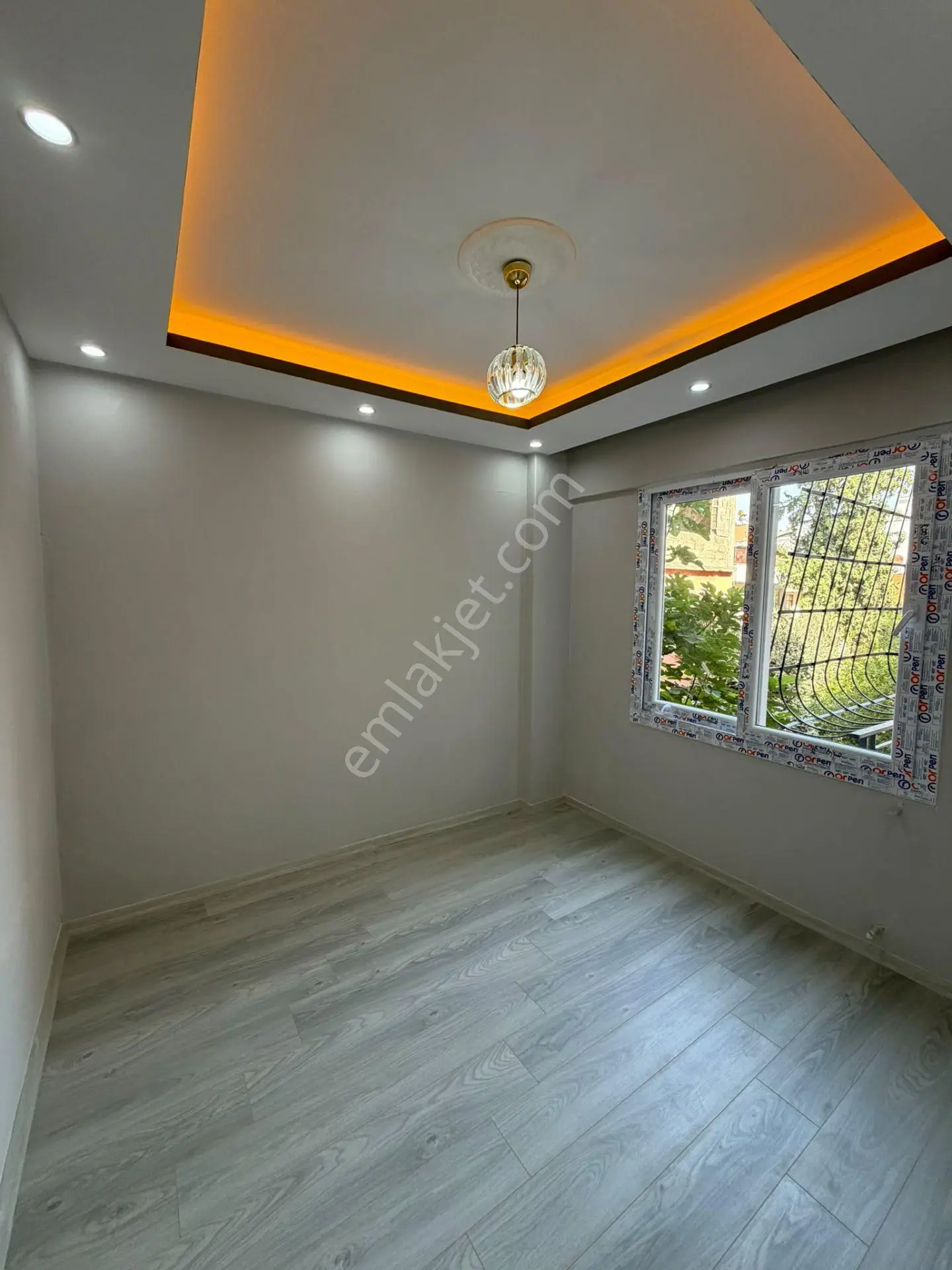 Mersin Sağlık Mahallesi'nde Full Yapılı Satılık Daire Lı 3+1 Satılık Daire — fotoğraf 2