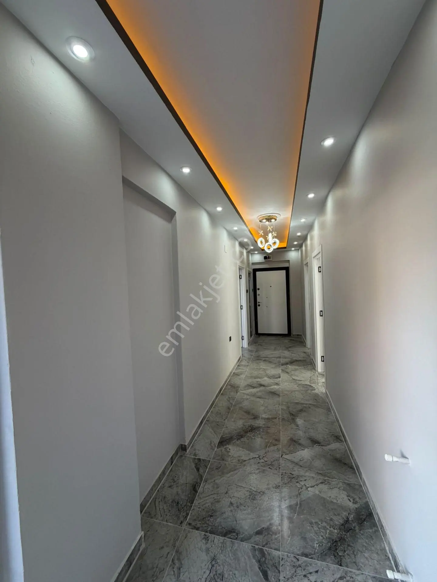 Mersin Sağlık Mahallesi'nde Full Yapılı Satılık Daire Lı 3+1 Satılık Daire — fotoğraf 5