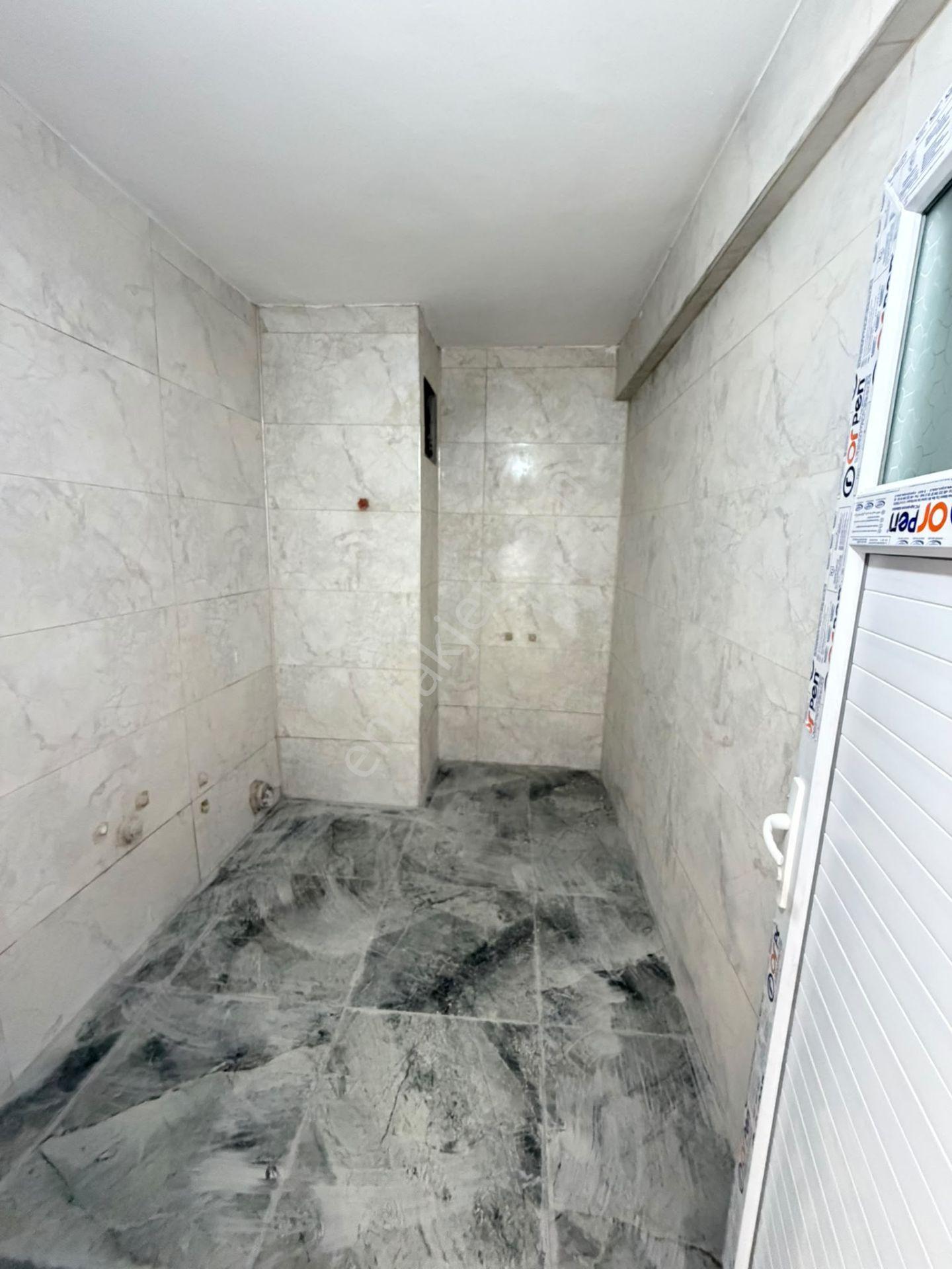 Mersin Sağlık Mahallesi'nde Full Yapılı Satılık Daire Lı 3+1 Satılık Daire — fotoğraf 6