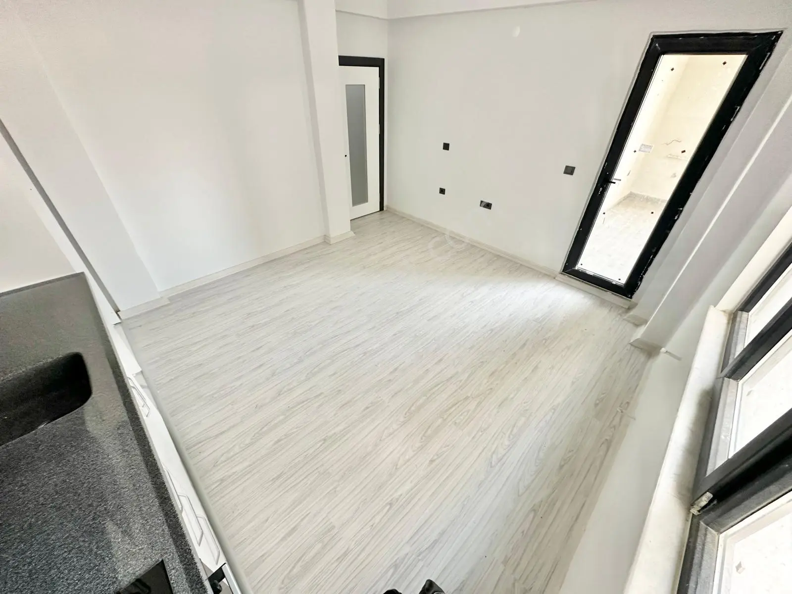 ⭐ay Emlak'tan⭐akçay'da Denize Yakın Ön Cephe Şık Tasarımlı Ara Kat Satılık 1+1 Lüks Daire — fotoğraf 9