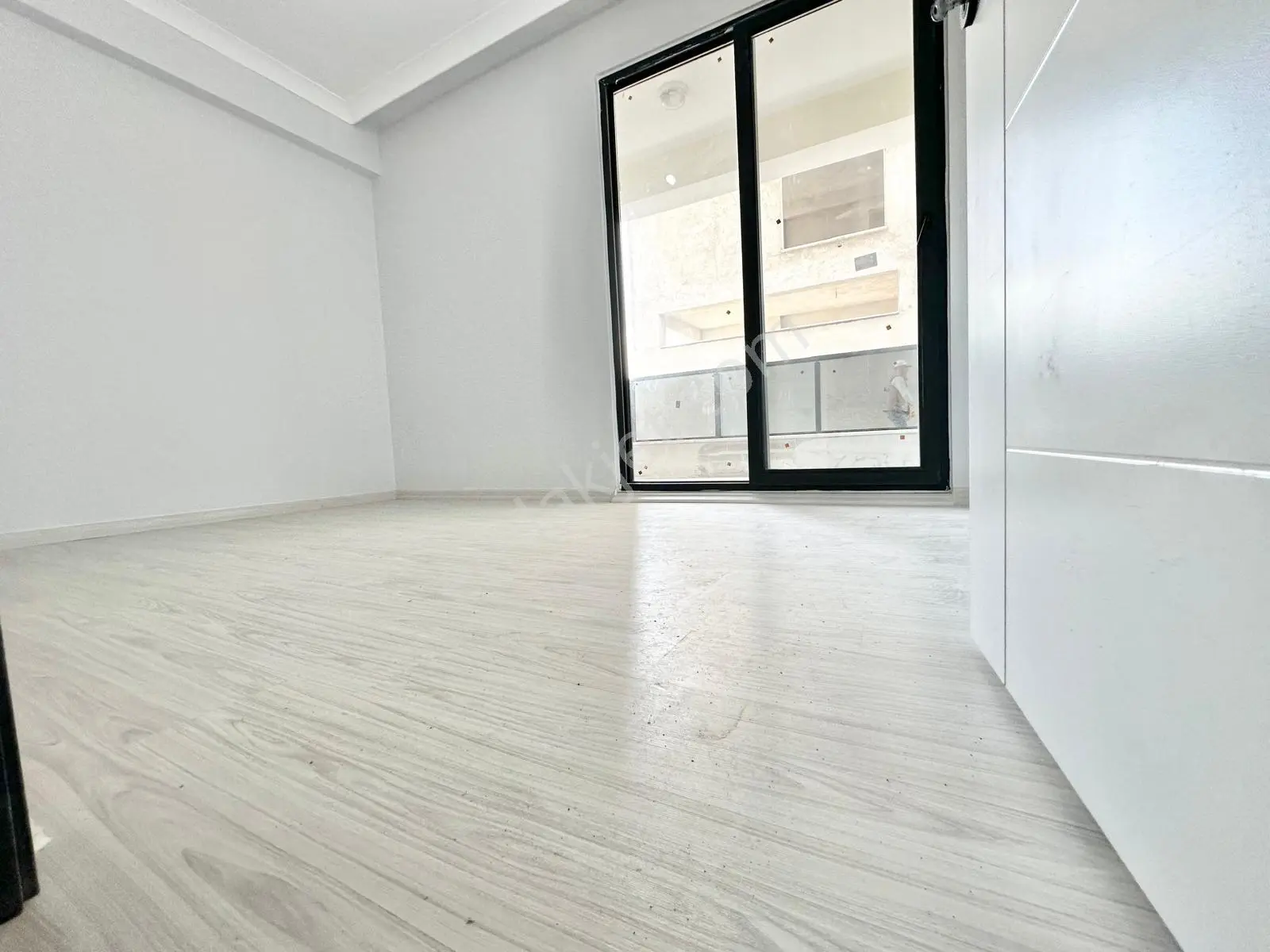 ⭐ay Emlak'tan⭐akçay'da Denize Yakın Ön Cephe Şık Tasarımlı Ara Kat Satılık 1+1 Lüks Daire — fotoğraf 11