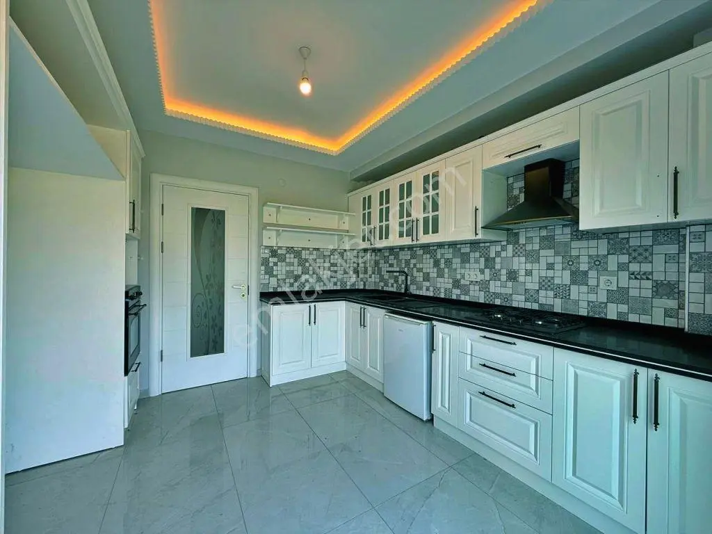 Uytundan Pelitköy'de Denize 100 Metre Site İçi Havuzlu 3+1 Villa — fotoğraf 5