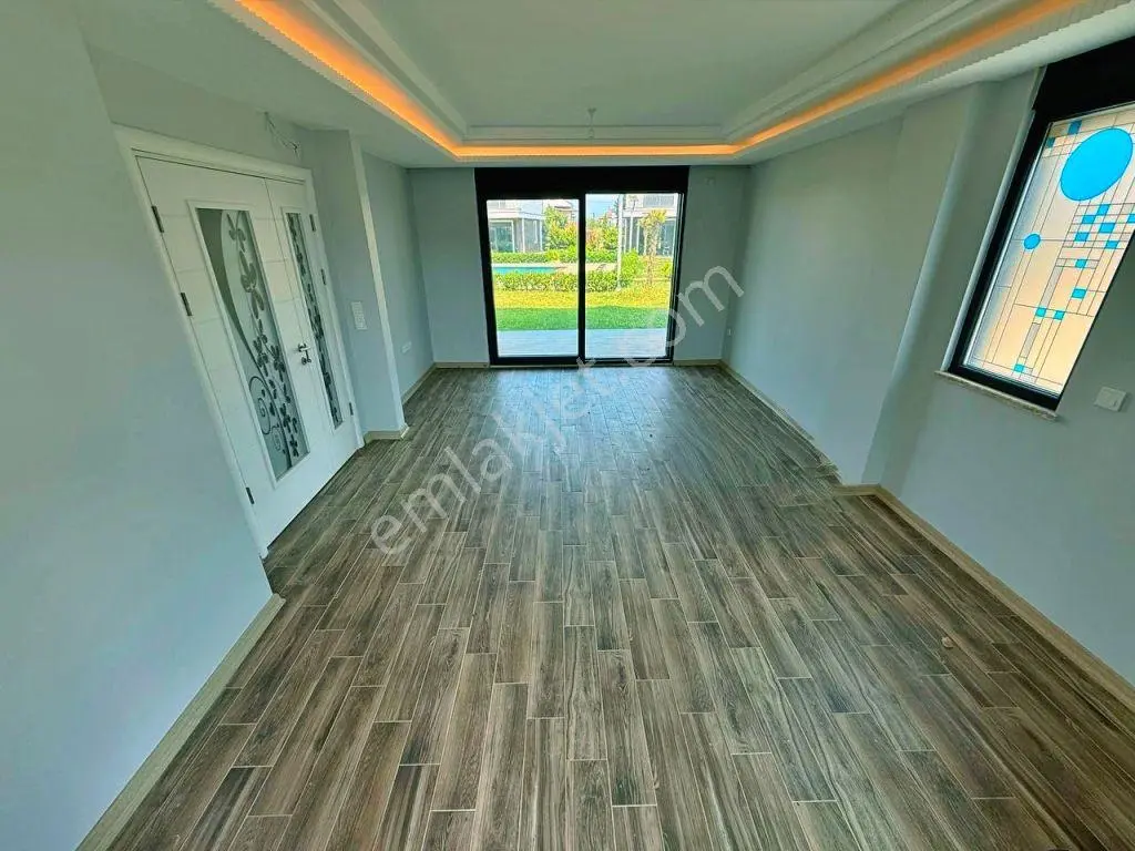 Uytundan Pelitköy'de Denize 100 Metre Site İçi Havuzlu 3+1 Villa — fotoğraf 6