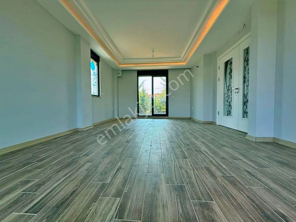 Uytundan Pelitköy'de Denize 100 Metre Site İçi Havuzlu 3+1 Villa — fotoğraf 7