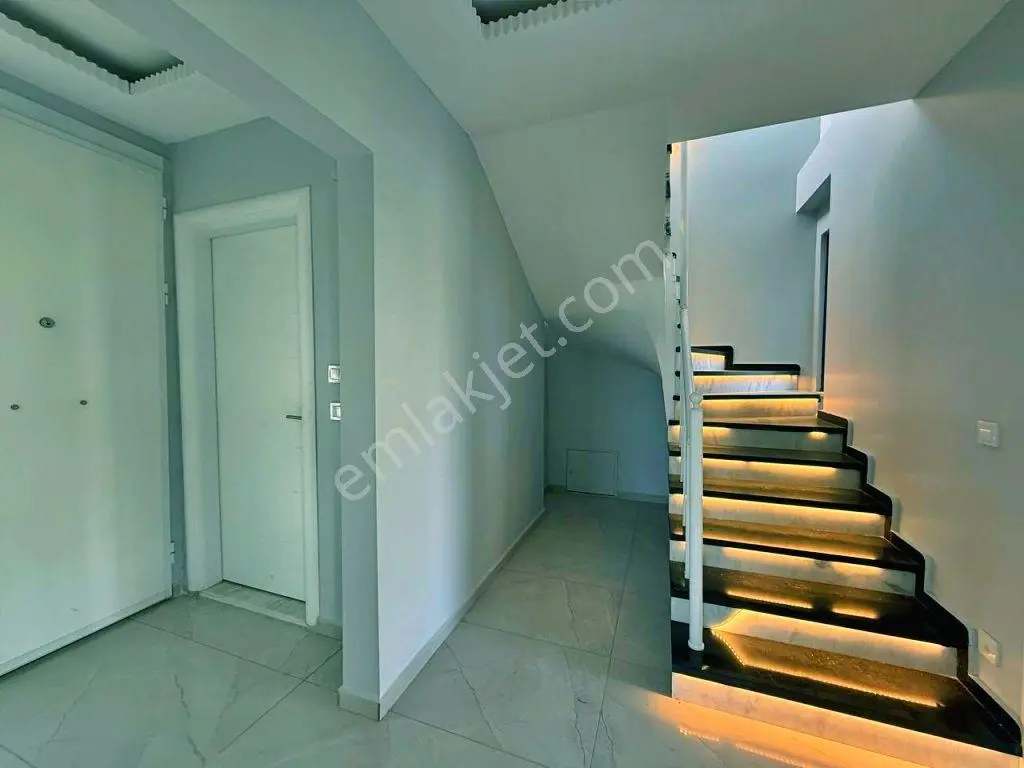 Uytundan Pelitköy'de Denize 100 Metre Site İçi Havuzlu 3+1 Villa — fotoğraf 8