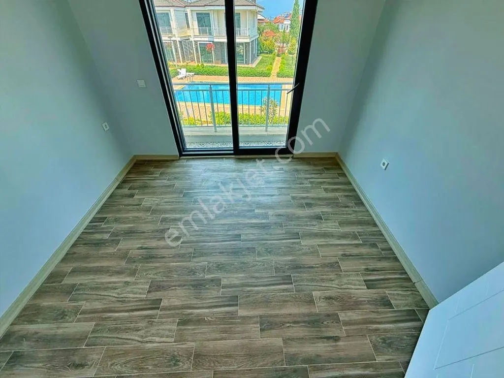 Uytundan Pelitköy'de Denize 100 Metre Site İçi Havuzlu 3+1 Villa — fotoğraf 11