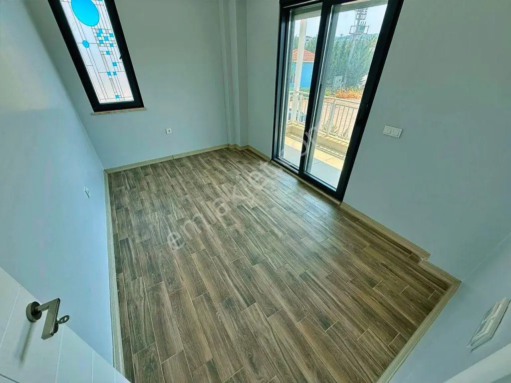 Uytundan Pelitköy'de Denize 100 Metre Site İçi Havuzlu 3+1 Villa — fotoğraf 12