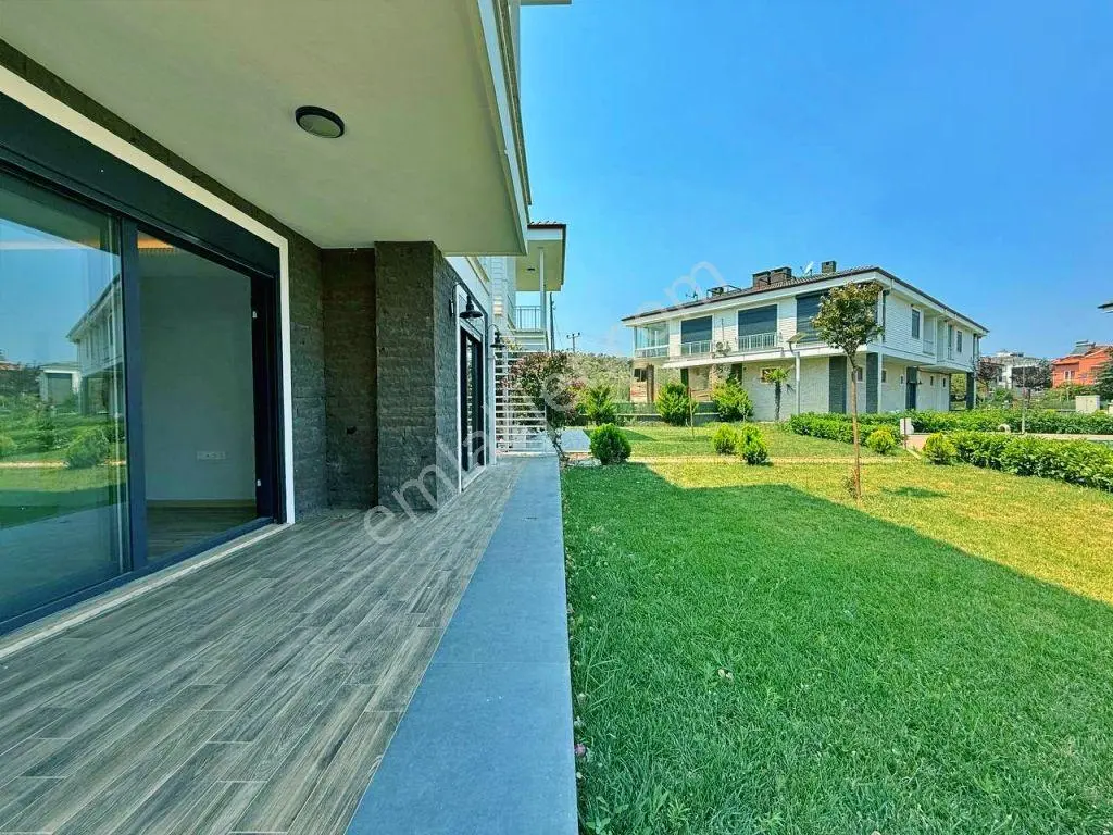 Uytundan Pelitköy'de Denize 100 Metre Site İçi Havuzlu 3+1 Villa — fotoğraf 14